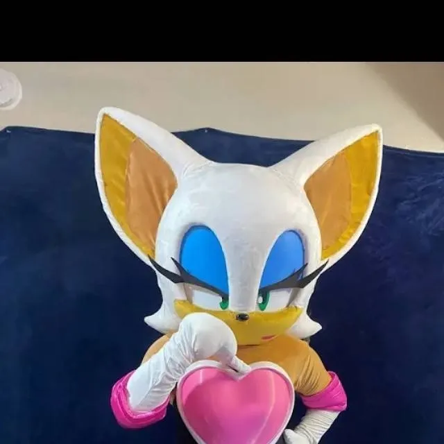 chat with ai character: Rouge