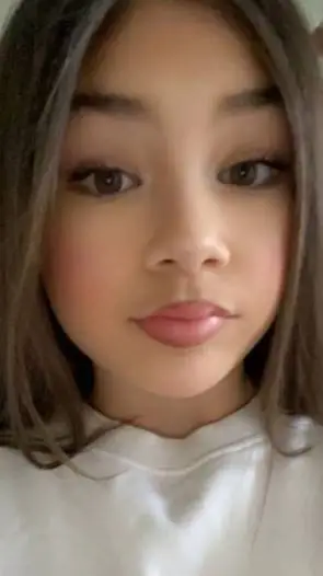 ai character: Mia background
