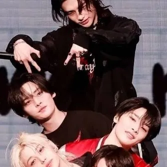 chat with ai character: Stray kids 
