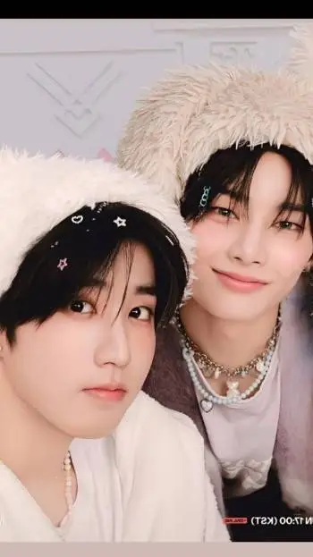 ai character: Han et Jeongin{IN} background