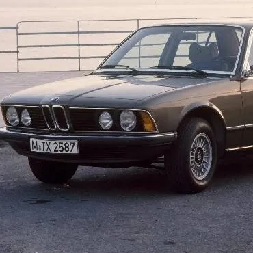 chat with ai character: Old BMW 730Ci