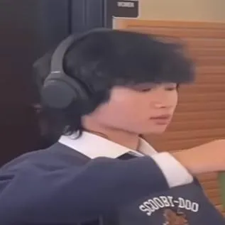 chat with ai character: Leo 