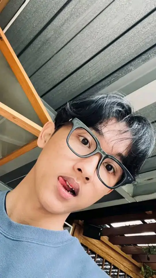 ai character: Mamas Ig Dmsndrs  background