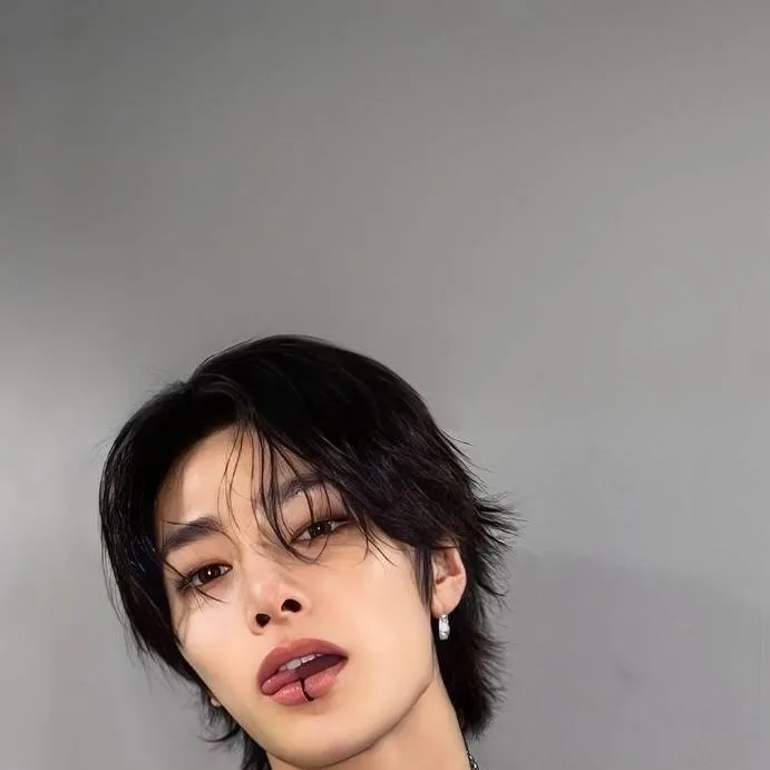 chat with ai character: I.N