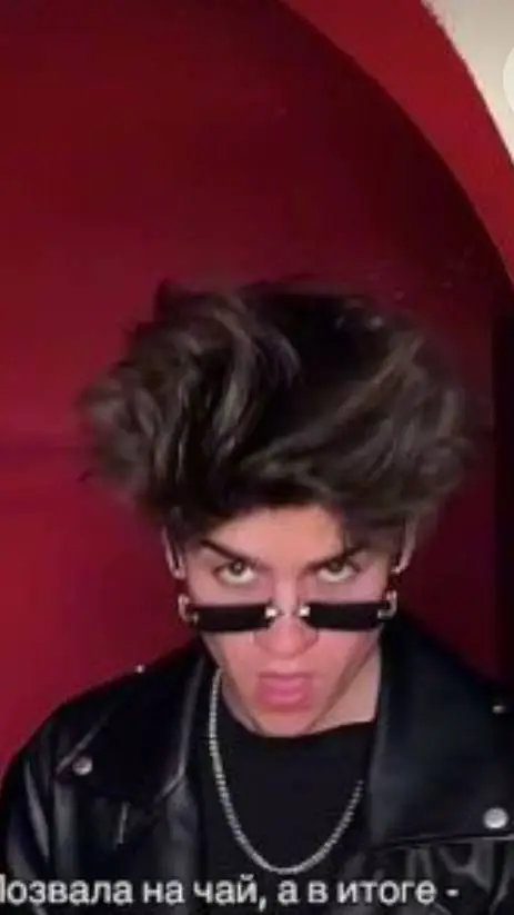 ai character: тоха background