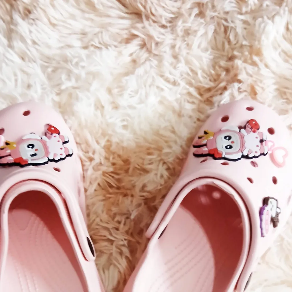 chat with ai character: Mina