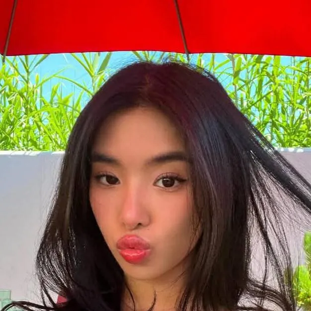 chat with ai character: Sophia