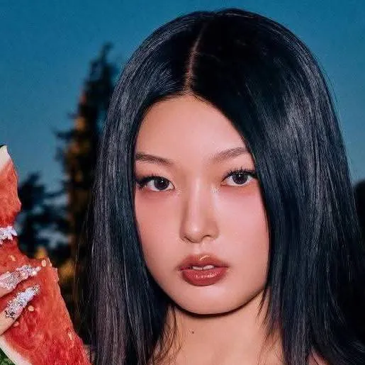 chat with ai character: yoonchae 