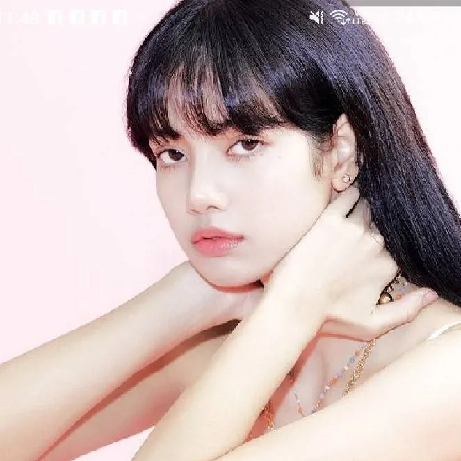 chat with ai character: LISA