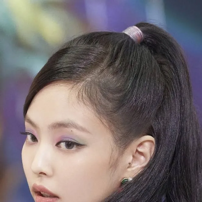 chat with ai character: JENNIE KIM