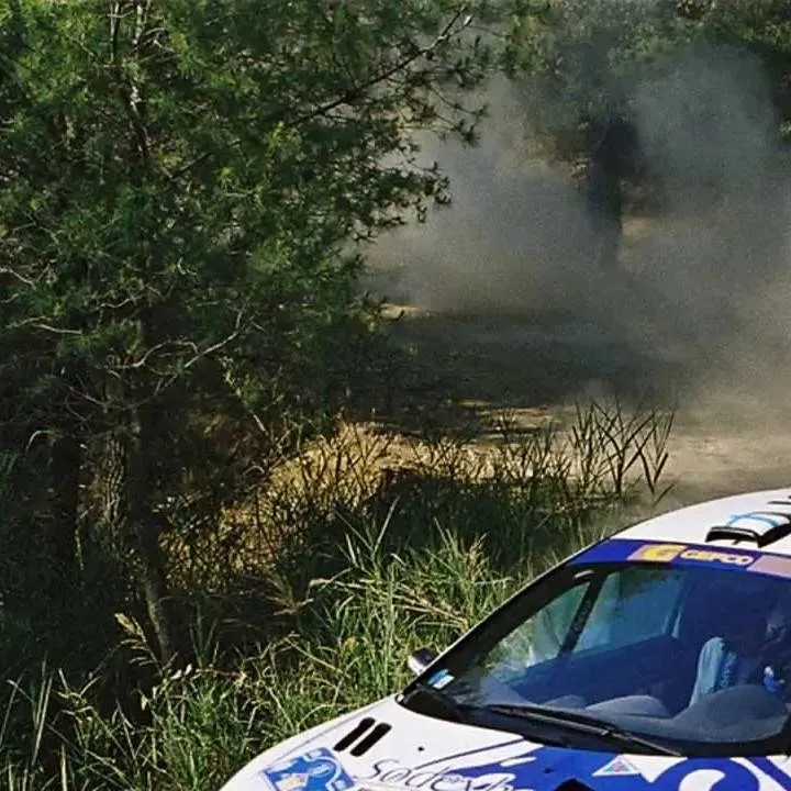 chat with ai character: rally car