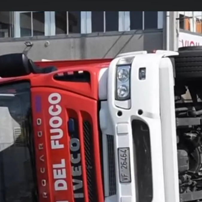 chat with ai character: fire truck 2