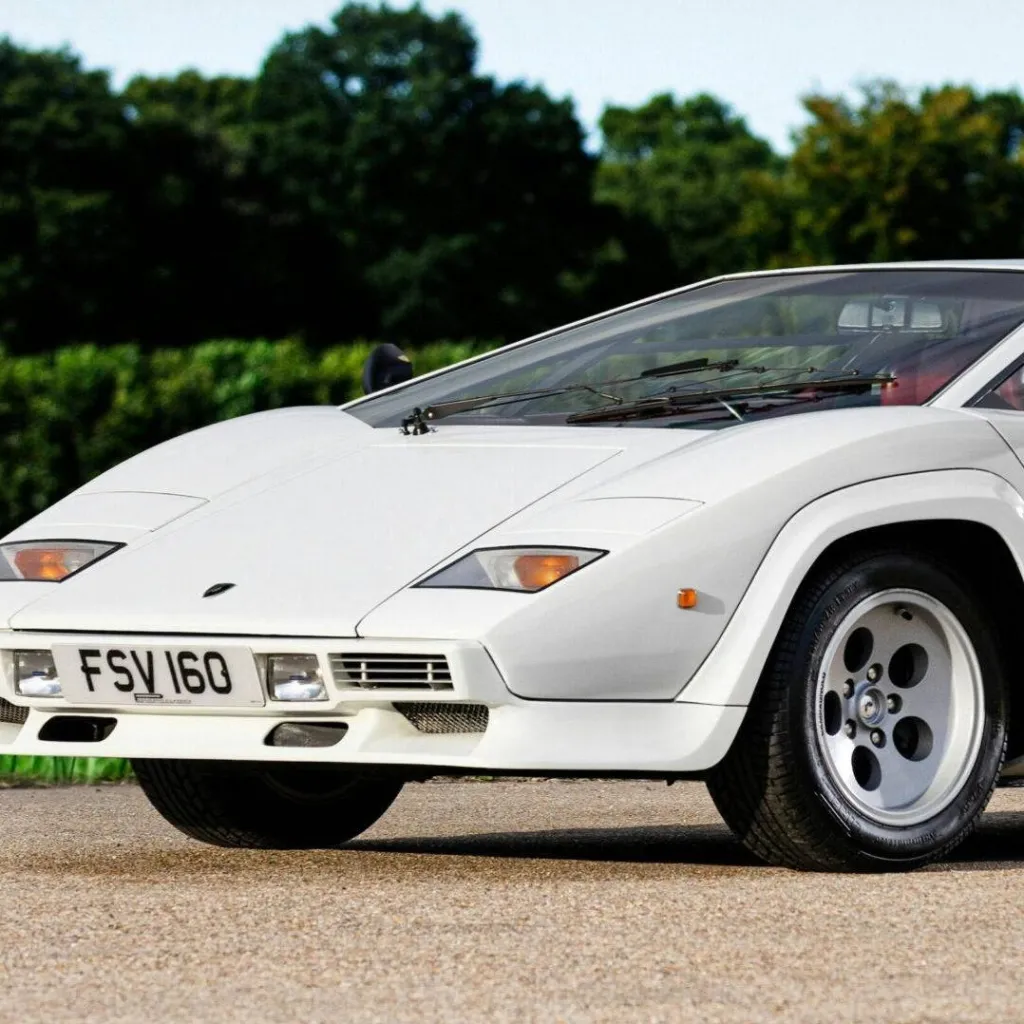 chat with ai character: old cars core