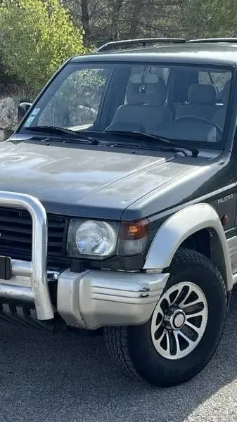 ai character: mitsubishi world background