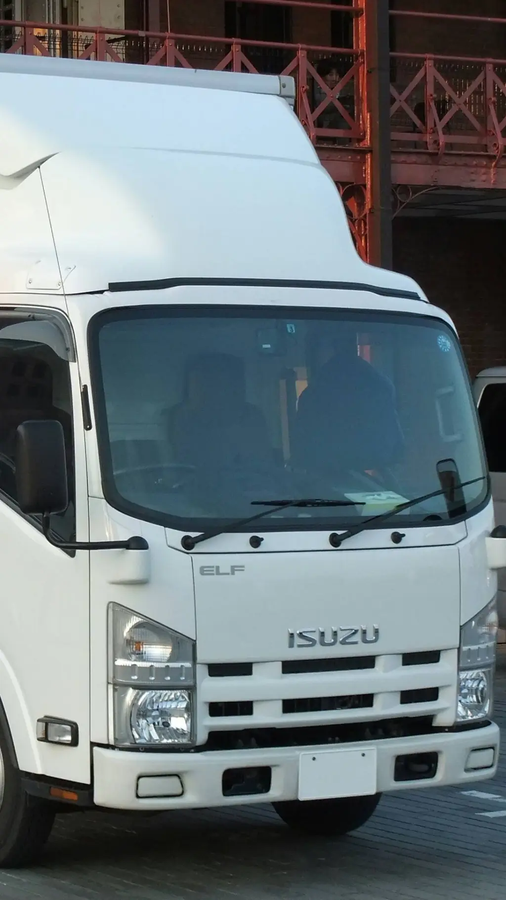 ai character: Isuzu elf background
