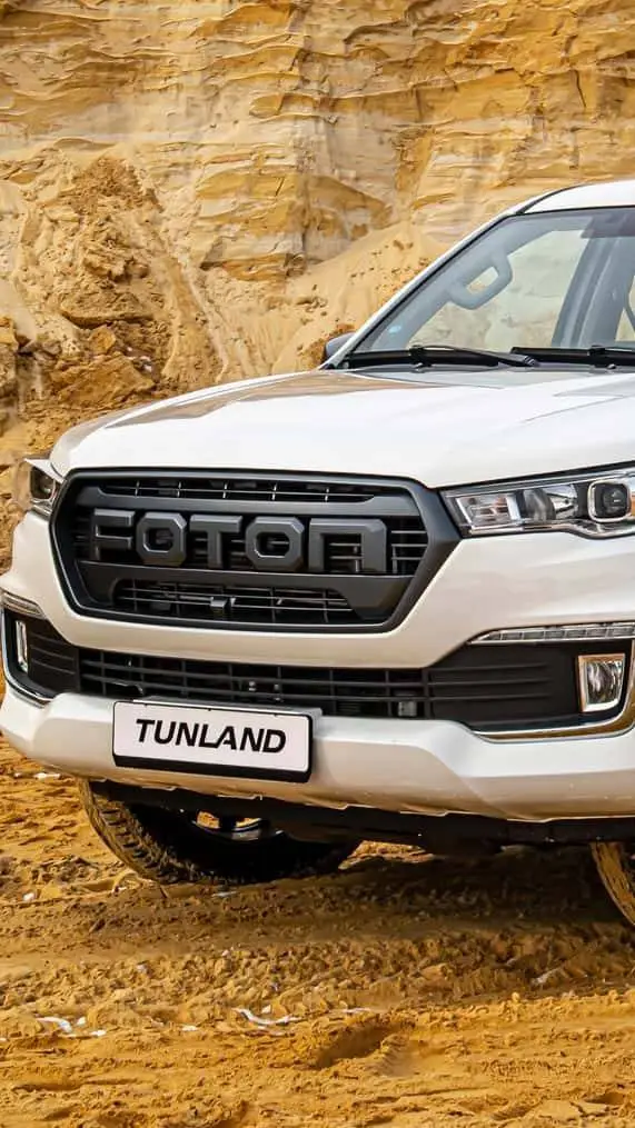 ai character: Foton TunLand G7 background