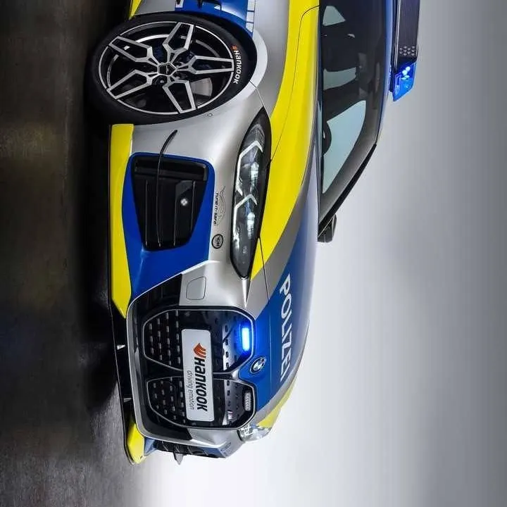chat with ai character: BMW M4 Polizei