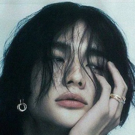 chat with ai character: hyunjin