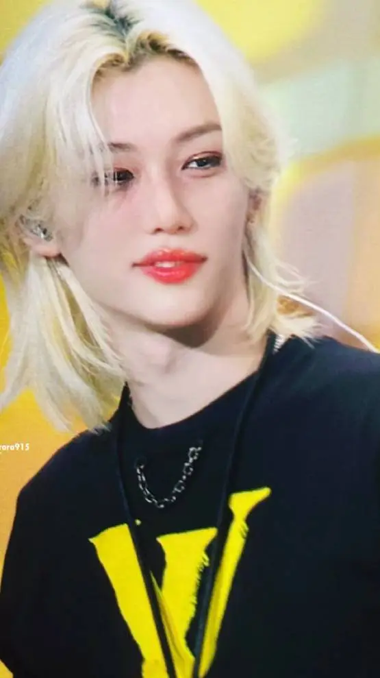 ai character: Félix tu novio  background