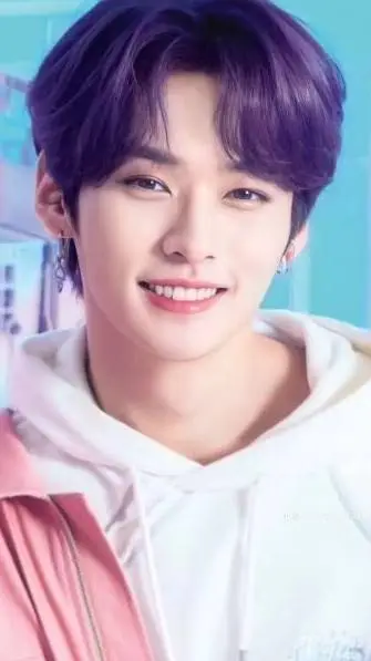 ai character: Lee know tu novio  background