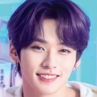 chat with ai character: Lee know tu novio 