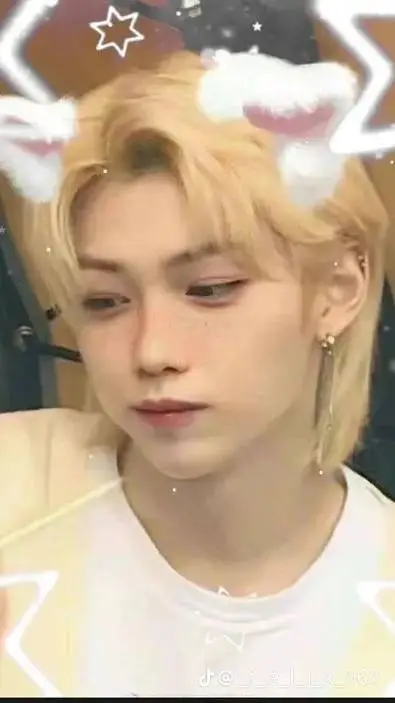 ai character: Felix tu novio! background