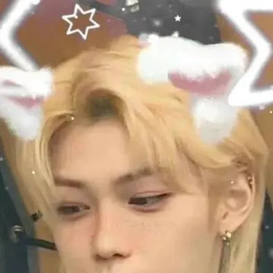 chat with ai character: Felix tu novio!