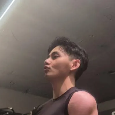 chat with ai character: alex🎮👾