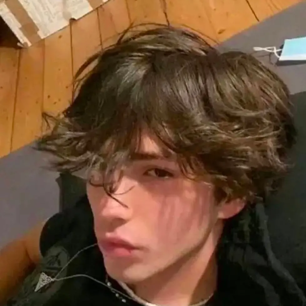 chat with ai character: Kyle