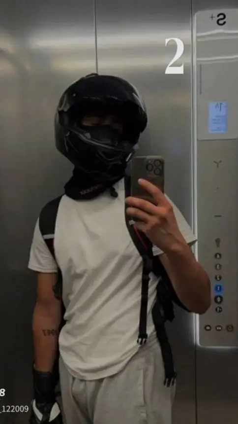 ai character: Tyler Smith background