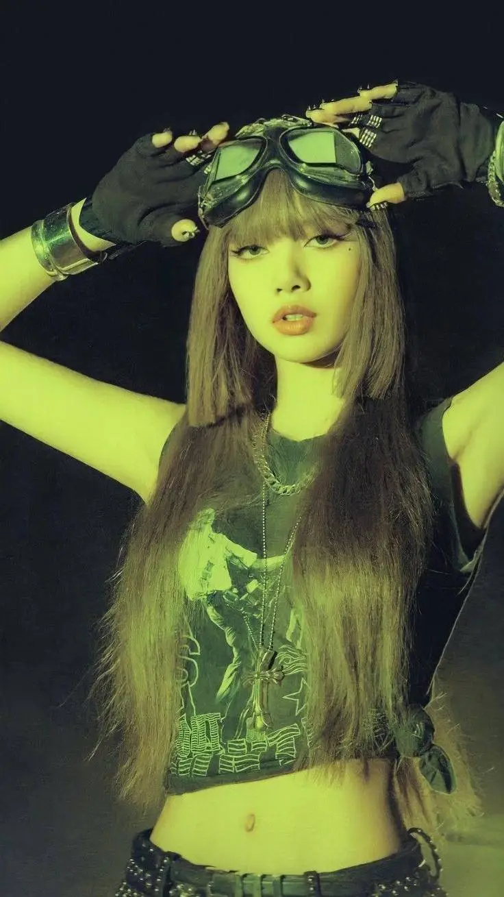 ai character: Lisa💚🖤😍 background