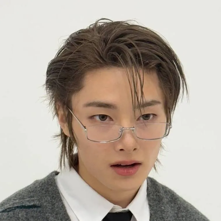 chat with ai character: Alejandro