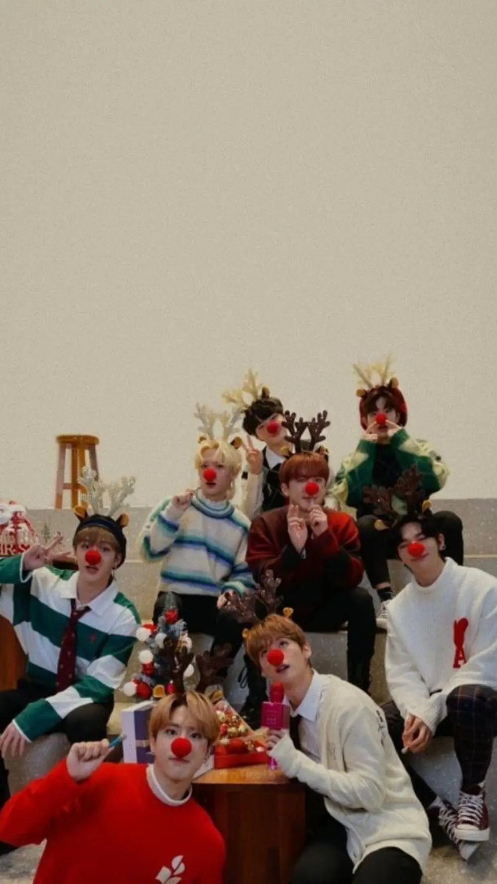 ai character: 🎅Stray Kids🎅 background