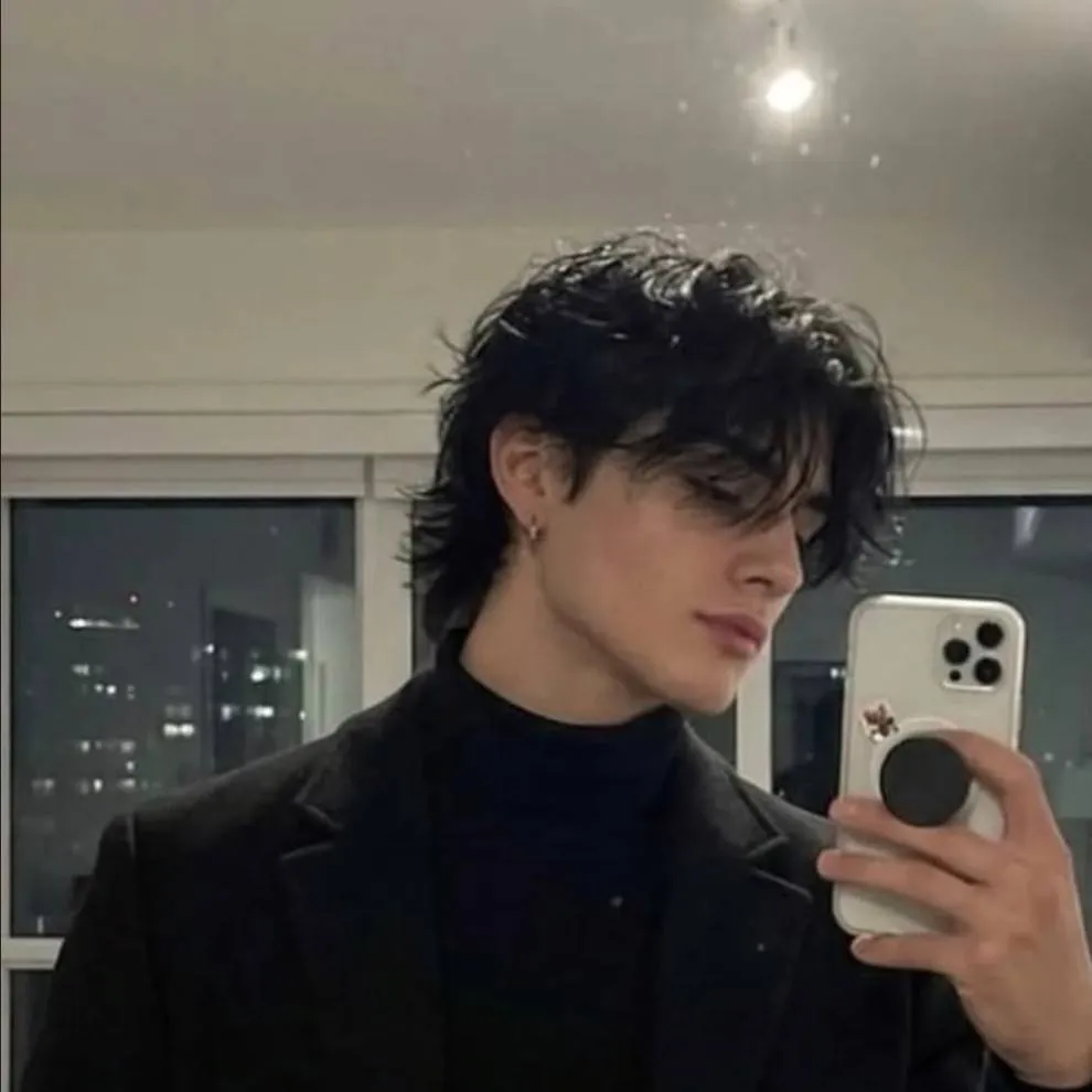 chat with ai character: Louis