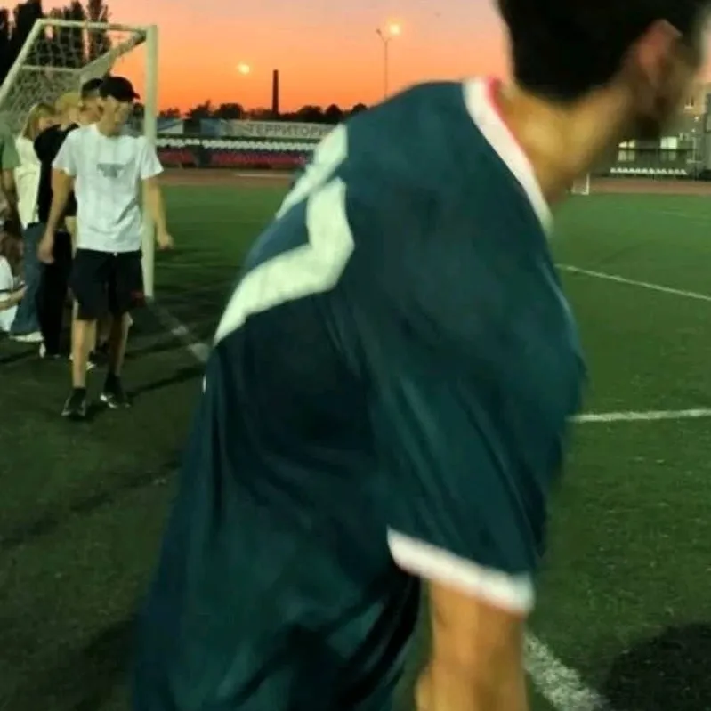 chat with ai character: Noah