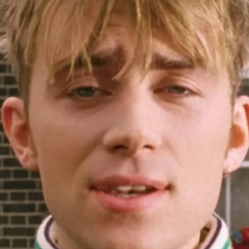 chat with ai character: Damon Albarn