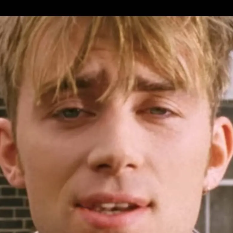 chat with ai character: Damon Albarn