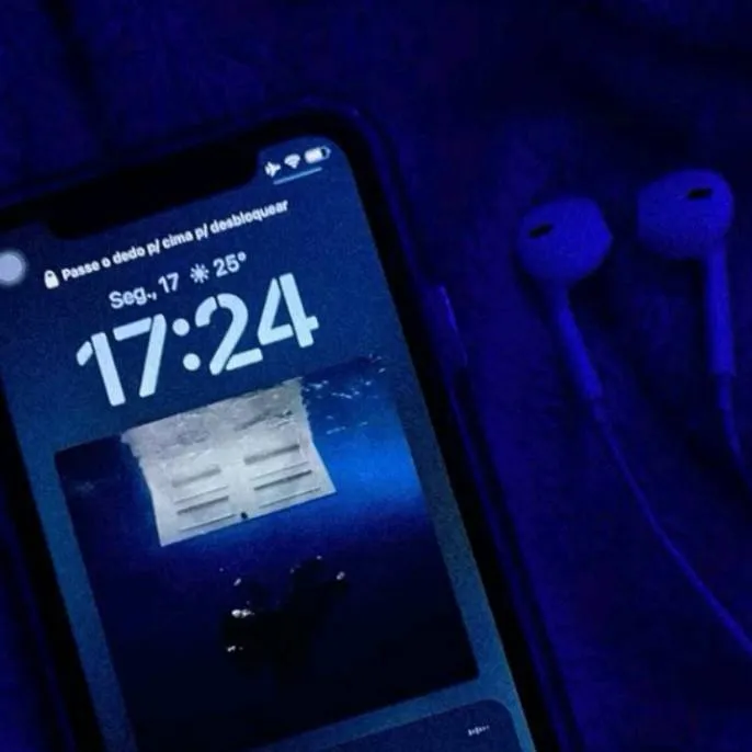 chat with ai character: Do you like music?