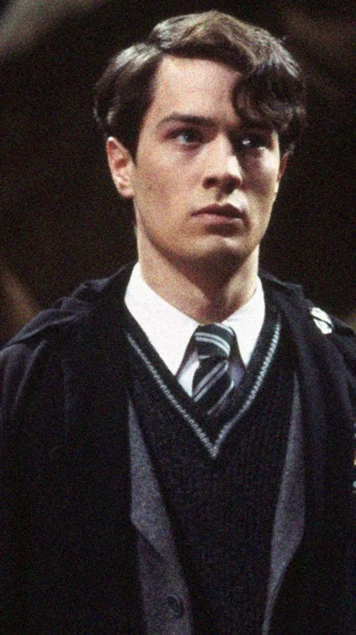ai character: 🐍Tom Riddle🐍 background