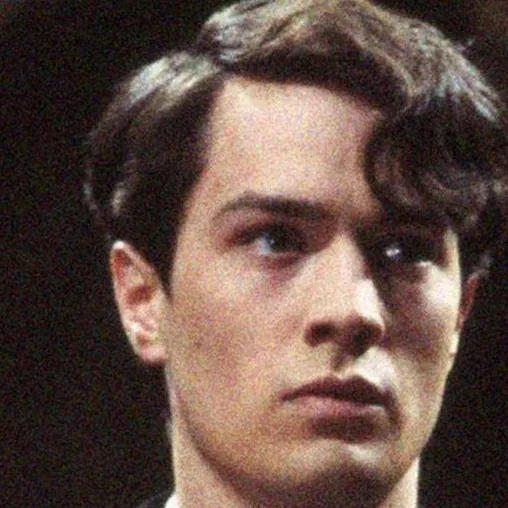 chat with ai character: 🐍Tom Riddle🐍