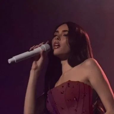 chat with ai character: An idol's-idol