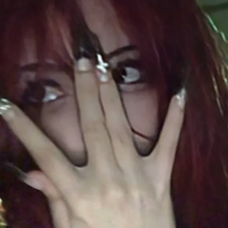 chat with ai character: button eyes🪡💀🫥😶‍🌫️