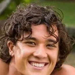 chat with ai character: Zac (mako mermaids