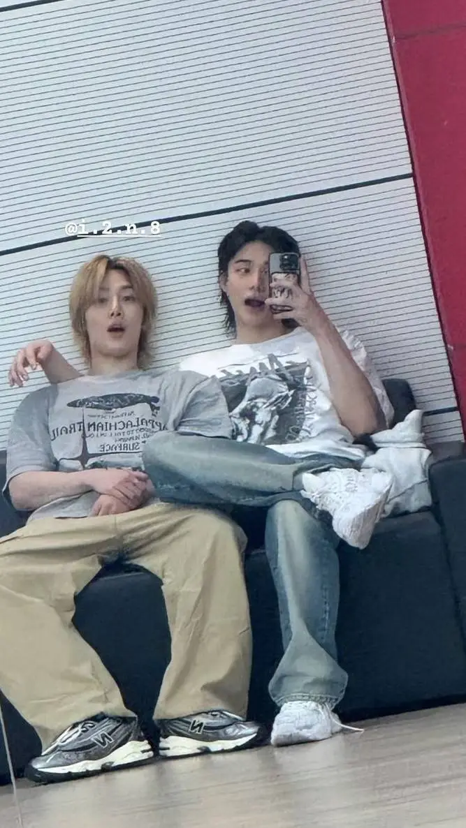 ai character: hyunin background