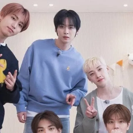 chat with ai character: skz code center