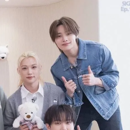 chat with ai character: skzcode center 