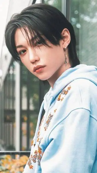 ai character: Felix  background