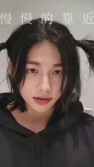 ai character: Hyunjin  background