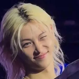 chat with ai character: Felix