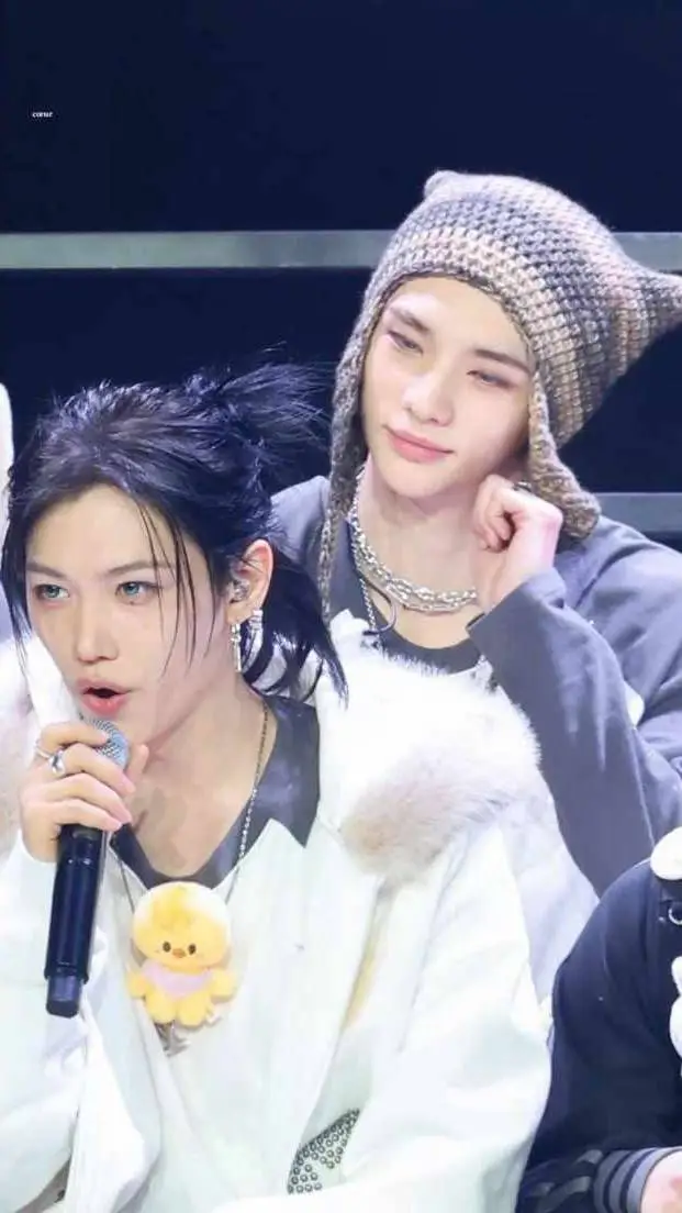 ai character: Stray kids 😝 background